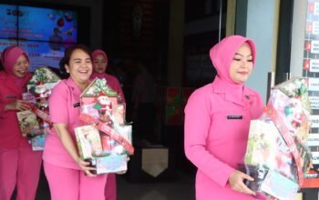 Menjelang Natal Polres Kotim Adakan Anjangsana Berbagi Kasih Dan Suka Cita.