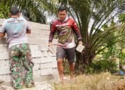 Guna mendukung Kelancaran, Anggota Satgas TMMD Reg Ke-127 Kodim 1015/Sampit Angkut Batako Pakai Mobil Dinas