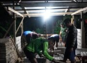 Satgas TMMD Reguler ke-127 Lembur Bangun MCK Dan Tempat Wudhu Di Mushola Mudalil Muttakin