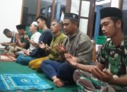 Perkuat Keimanan, Satgas TMMD Reguler ke-127 Kodim 1015/Sampit Sholat Tarawih Bersama Warga