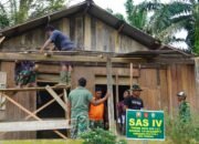 Mulai Dikerjakan, Satgas TMMD Reguler ke-127 Kodim 1015/Sampit Bongkar Atap Rumah Milik Bapak Sumardi