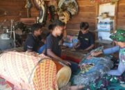 Satgas TMMD Reg Ke-127 Kodim 1015/Spt Komsos dengan Pemilik Seni Jaranan