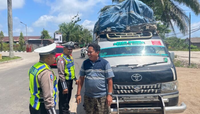 HARI RAYA IDUL FITRI SAT LANTAS POLRES KOTIM, SOSIALISASI EDUKASI TENTANG KAMSELTIBCAR LANTAS.