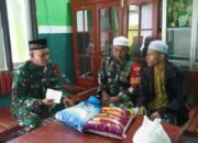 Panitia Badan Amil Zakat Fitrah Mushola Baitur rohmah Kodim 1015/Sampit Membagikan Zakat Fitrah Ke Warga