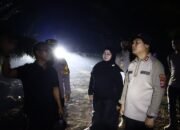 Kapolres Kotim Turun Langsung Lakukan Pemadaman Karhutla di Desa Camba