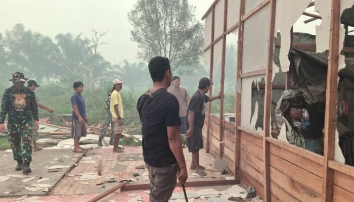 Meringankan Beban Warga, Sasaran Rumah Tidak Layak Huni Mulai Dibongkar Dalam Program TMMD